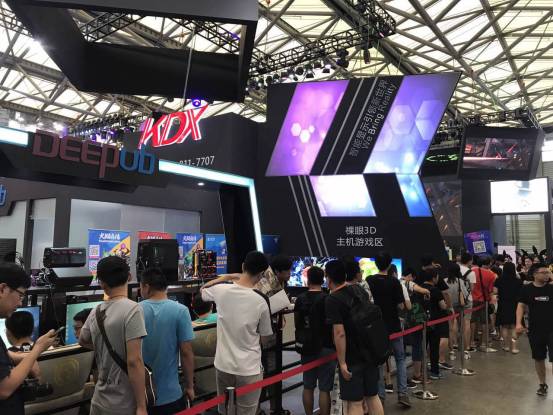 和平精英首次线下展落地上海北外滩开启七周年青春热血之旅(图1)